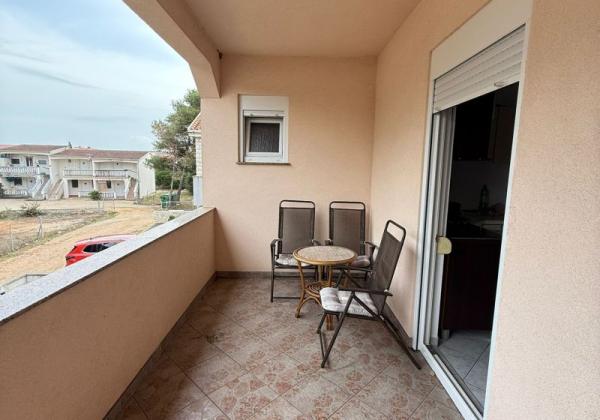 Chorvátsko - Apartmán s dvorom len 300m od mora na ostrove Vir