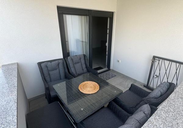 Chorvátsko - Zariadená novostavba so záhradou len 90m od pláže v Privlake