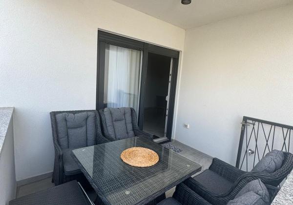 Chorvátsko - Zariadená novostavba so záhradou len 90m od pláže v Privlake