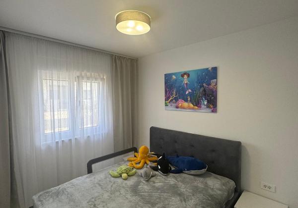 Chorvátsko - Zariadená novostavba so záhradou len 90m od pláže v Privlake