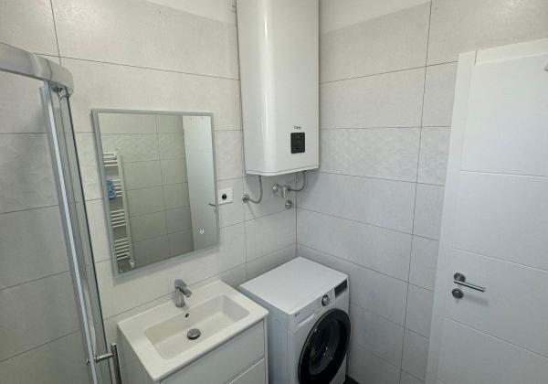 Chorvátsko - Zariadená novostavba so záhradou len 90m od pláže v Privlake