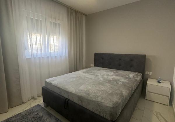 Chorvátsko - Zariadená novostavba so záhradou len 90m od pláže v Privlake