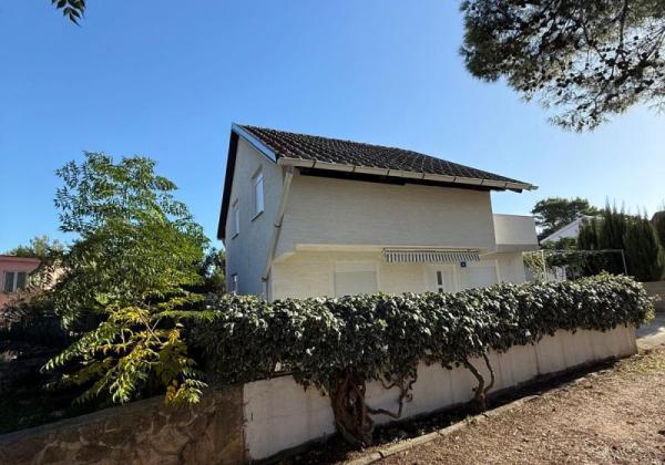 Chorvátsko - Dom 2x apartmán, výhodná investícia na ostrove Vir