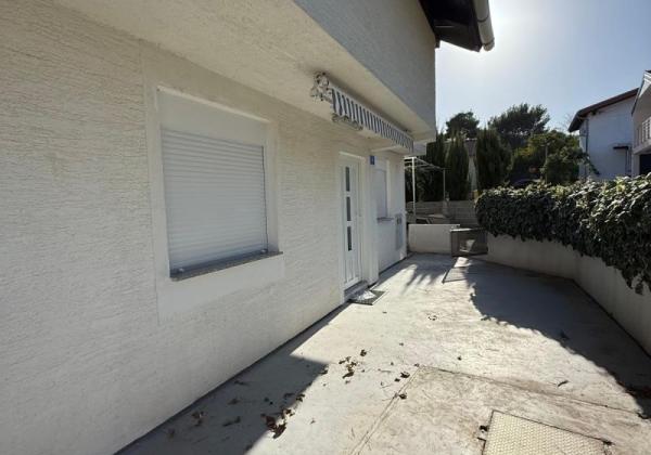 Chorvátsko - Dom 2x apartmán, výhodná investícia na ostrove Vir