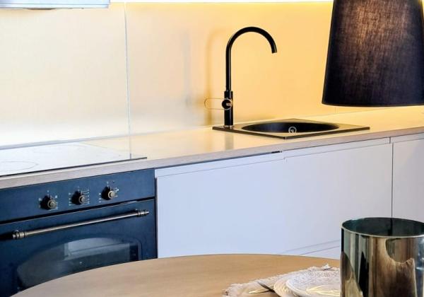 CHORVÁTSKO, OSTROV VIR  NA PREDAJ ŠTÝLOVÝ APARTMÁN S VÝHĽADOM NA MORE