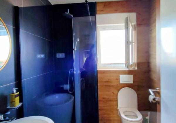 CHORVÁTSKO, OSTROV VIR  NA PREDAJ ŠTÝLOVÝ APARTMÁN S VÝHĽADOM NA MORE