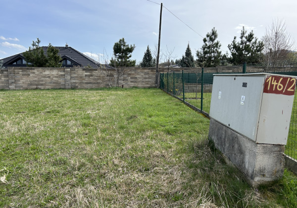 Krásny rovinatý stavebný pozemok v Brezne časť Rovne