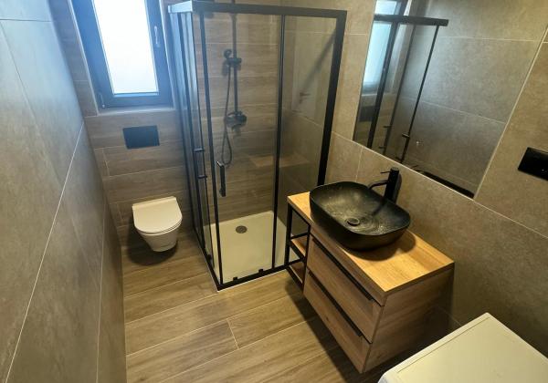 Chorvátsko - Kompletne zariadená novostavba len 50m od mora v Privlake