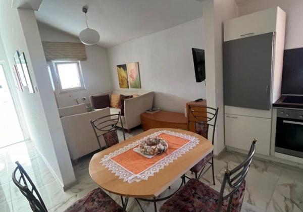 Chorvátsko, ostrov Vir - Na predaj: 3-izbový apartmán s výhľadom na more!