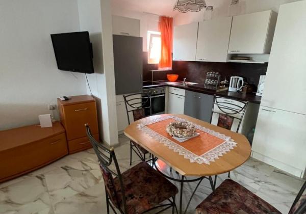 Chorvátsko, ostrov Vir - Na predaj: 3-izbový apartmán s výhľadom na more!