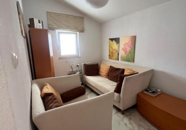 Chorvátsko, ostrov Vir - Na predaj: 3-izbový apartmán s výhľadom na more!