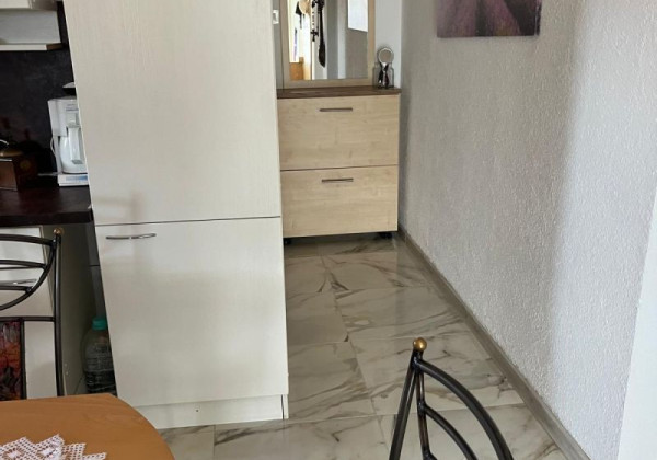 Chorvátsko, ostrov Vir - Na predaj: 3-izbový apartmán s výhľadom na more!