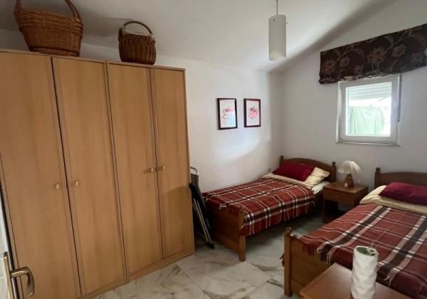 Chorvátsko, ostrov Vir - Na predaj: 3-izbový apartmán s výhľadom na more!