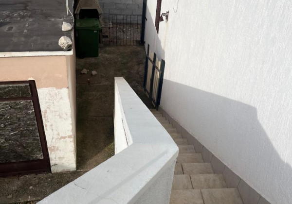 Chorvátsko, ostrov Vir - Na predaj: 3-izbový apartmán s výhľadom na more!