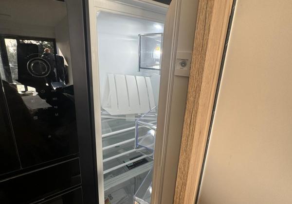 Chorvátsko - Novostavba zariadeného apartmánu s bazénom na strešnej terase a krásnym výhľadom na more len 30m od mora