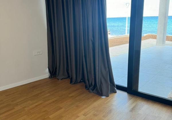 Chorvátsko - Na predaj novostavba apartmánu v prvej rade od mora