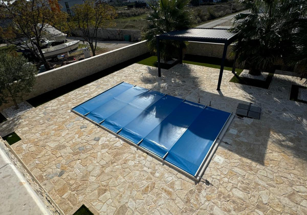 Chorvátsko! Len u Nás v ponuke KAMENNÝ DOM S BAZÉNOM LEN 300M OD MORA – PRIVLAKA