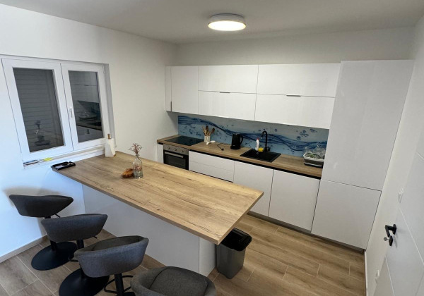 Chorvátsko! Len u Nás v ponuke KAMENNÝ DOM S BAZÉNOM LEN 300M OD MORA – PRIVLAKA