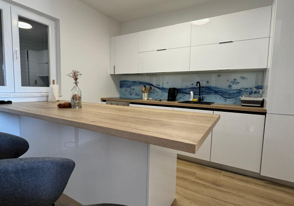 Chorvátsko! Len u Nás v ponuke KAMENNÝ DOM S BAZÉNOM LEN 300M OD MORA – PRIVLAKA