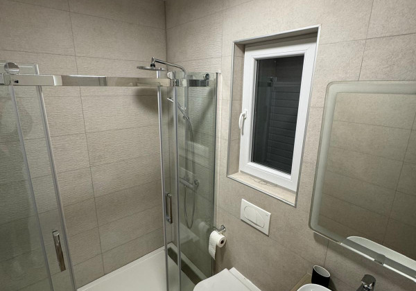 Chorvátsko! Len u Nás v ponuke KAMENNÝ DOM S BAZÉNOM LEN 300M OD MORA – PRIVLAKA