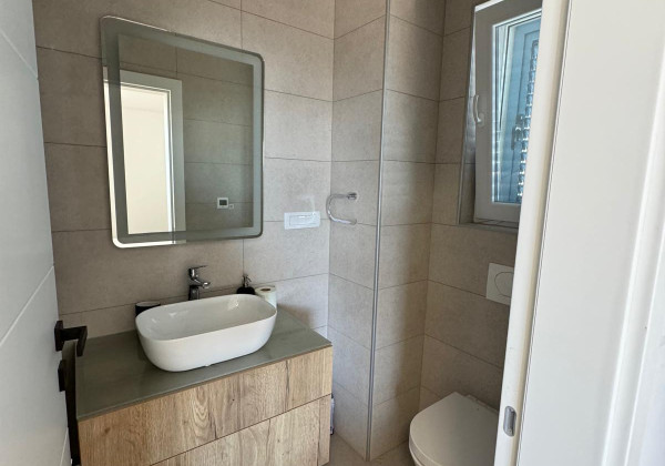 Chorvátsko! Len u Nás v ponuke KAMENNÝ DOM S BAZÉNOM LEN 300M OD MORA – PRIVLAKA