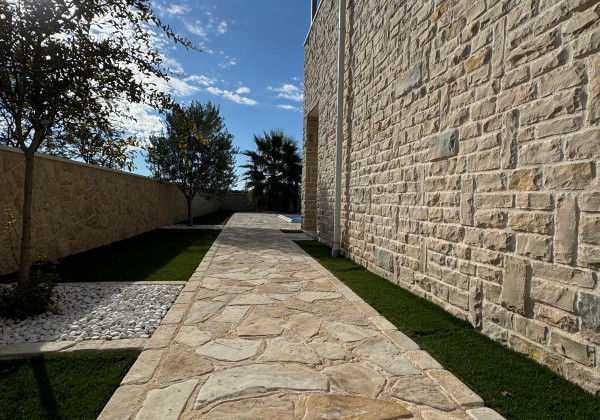 Chorvátsko! Len u Nás v ponuke KAMENNÝ DOM S BAZÉNOM LEN 300M OD MORA – PRIVLAKA