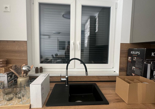 Chorvátsko - Novostavba zariadeného domu s výhľadom na more a bazénom v Privlake