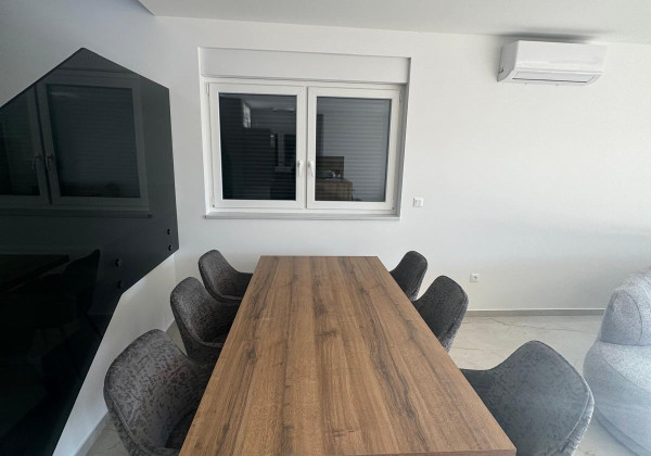 Chorvátsko - Novostavba zariadeného domu s výhľadom na more a bazénom v Privlake