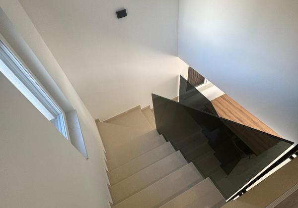 Chorvátsko - Novostavba zariadeného domu s výhľadom na more a bazénom v Privlake