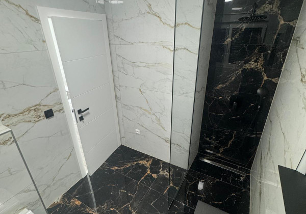 Chorvátsko - Novostavba zariadeného domu s výhľadom na more a bazénom v Privlake