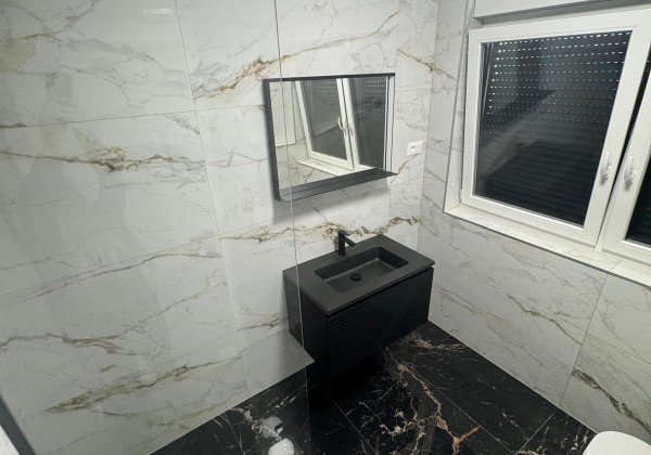 Chorvátsko - Novostavba zariadeného domu s výhľadom na more a bazénom v Privlake