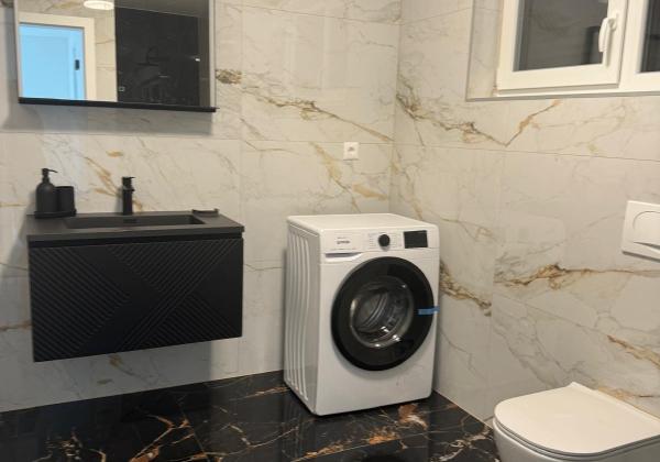 Chorvátsko - Novostavba zariadeného domu s výhľadom na more a bazénom v Privlake