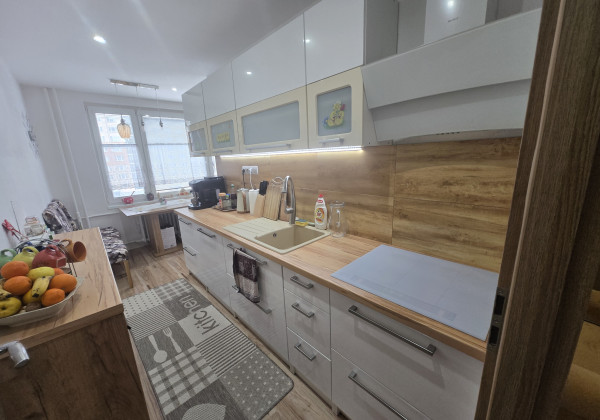 Exkluzívny 3-izbový byt s južnou loggiou v srdci Brezna