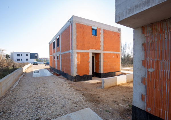 Chorvátsko, Privlaka -Len u nás v ponuke na predaj dom s bazénom-novostavba,200 m od mora