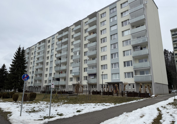 Rezervované - Na predaj 1 - izbový byt v Brezne - Štvrť L. Novomeského