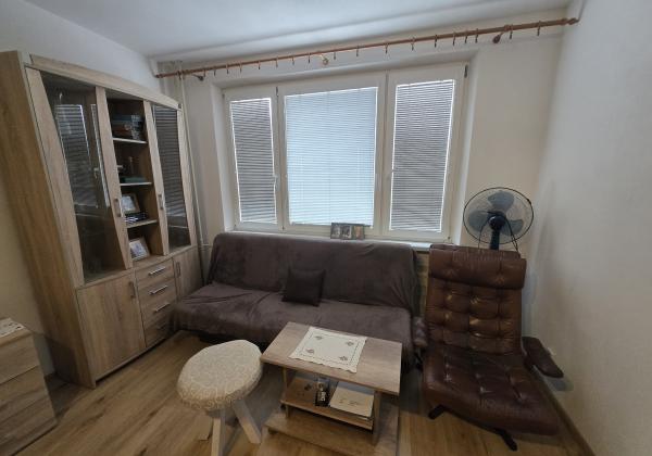 Prenájom - 1 izbový byt v centre Brezna, ČSA