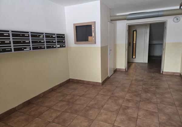 Prenájom - 1 izbový byt v centre Brezna, ČSA