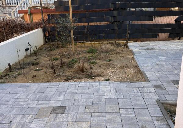 Chorvátsko , ostrov Vir - Na predaj zariadený 3-izbový apartmán so záhradou!