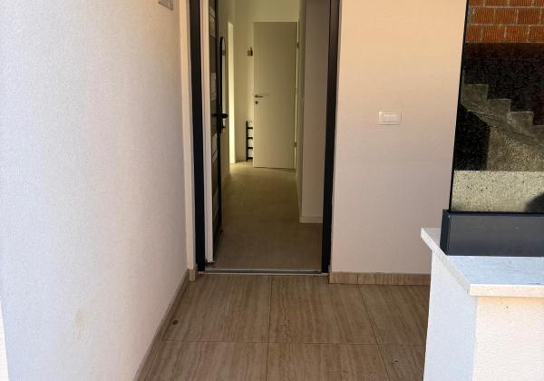 Chorvátsko , ostrov Vir - Na predaj zariadený 3-izbový apartmán so záhradou!