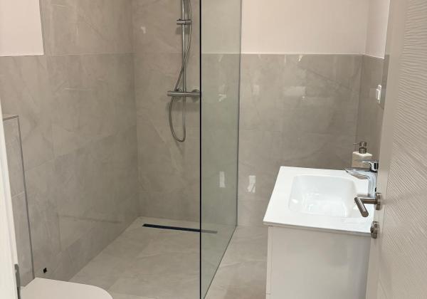 Chorvátsko , ostrov Vir - Na predaj zariadený 3-izbový apartmán so záhradou!