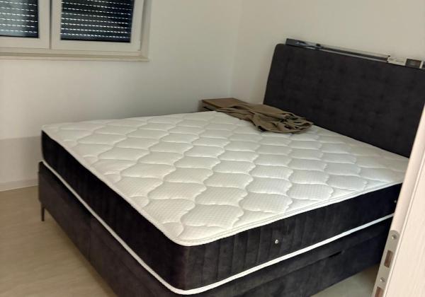 Chorvátsko , ostrov Vir - Na predaj zariadený 3-izbový apartmán so záhradou!