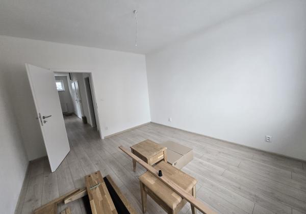 SLNEČNÝ 3-IZBOVÝ BYT V NOVOSTAVBE S PRÉMIOVOU KUCHYŇOU A PARKOVANÍM