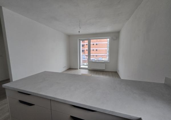 SLNEČNÝ 3-IZBOVÝ BYT V NOVOSTAVBE S PRÉMIOVOU KUCHYŇOU A PARKOVANÍM