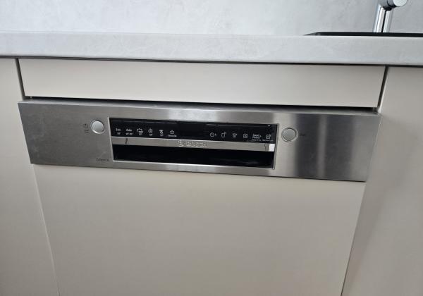 SLNEČNÝ 3-IZBOVÝ BYT V NOVOSTAVBE S PRÉMIOVOU KUCHYŇOU A PARKOVANÍM