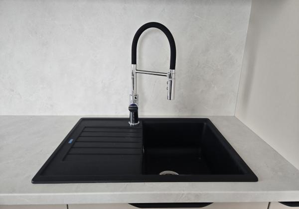 SLNEČNÝ 3-IZBOVÝ BYT V NOVOSTAVBE S PRÉMIOVOU KUCHYŇOU A PARKOVANÍM