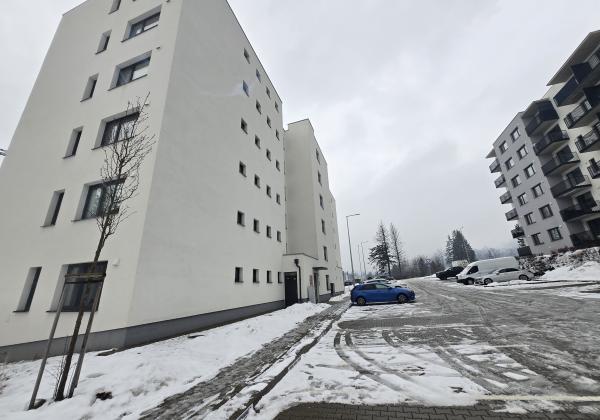 SLNEČNÝ 3-IZBOVÝ BYT V NOVOSTAVBE S PRÉMIOVOU KUCHYŇOU A PARKOVANÍM