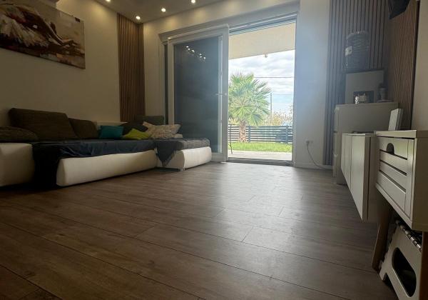 Chorvátsko - Apartmán 3x spálňa so záhradou a zariadením. V ponuke len u Nás