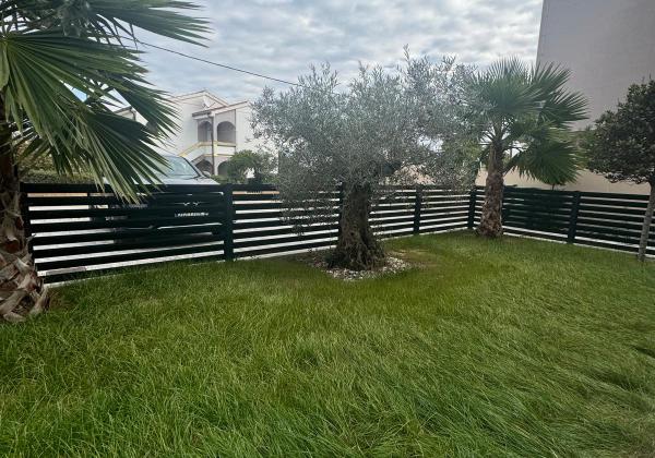 Chorvátsko - Apartmán 3x spálňa so záhradou a zariadením. V ponuke len u Nás