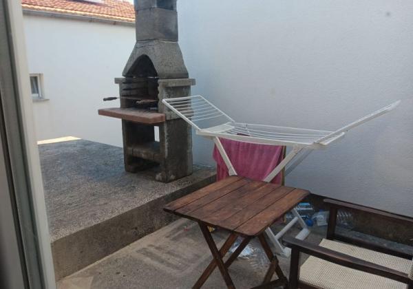 Chorvátsko na predaj: Rodinný dom na ostrove Vir – Len 120 m od mora!