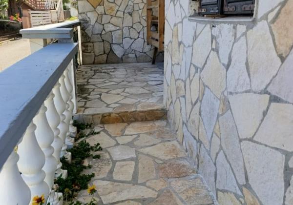 Chorvátsko - Na predaj dom 2x apartmán výhodná investícia